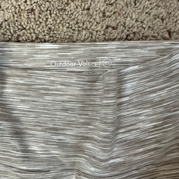 Outdoor Voices flow 7/8 leggings - Picture 3 of 6